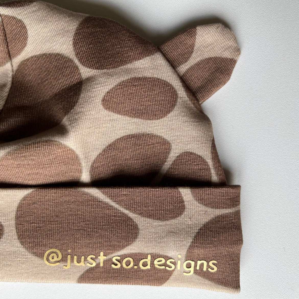 Keep your little one cozy and cute in our handmade giraffe-print beanie with playful ears. Made with soft, stretchy fabric for comfort and style. Perfect for everyday wear!