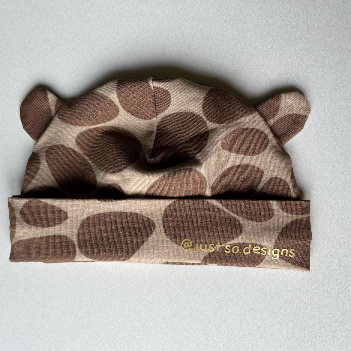 Keep your little one cozy and cute in our handmade giraffe-print beanie with playful ears. Made with soft, stretchy fabric for comfort and style. Perfect for everyday wear!